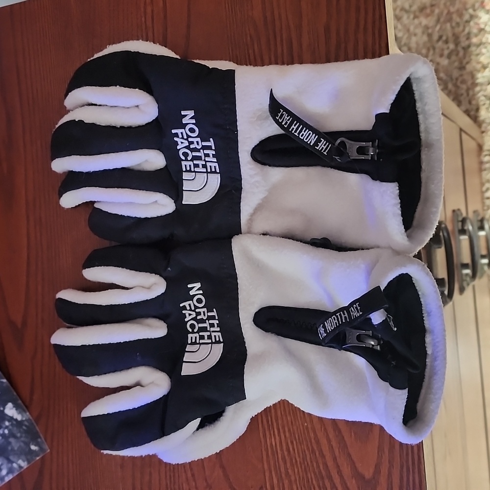 Like new!  North Face gloves